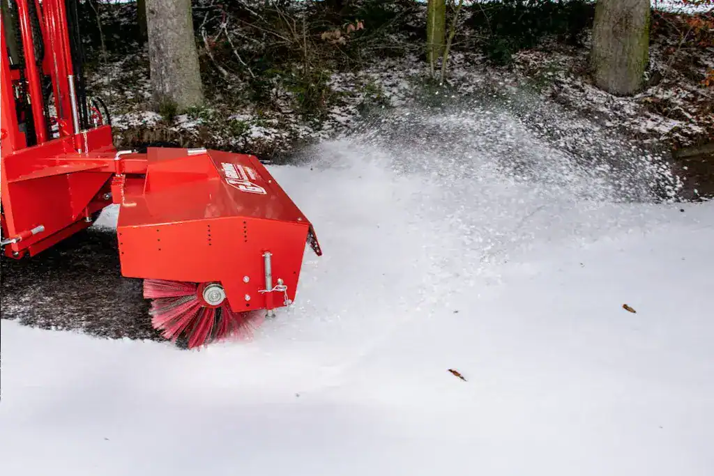 Anbau-Kehrmaschine Winterdienst